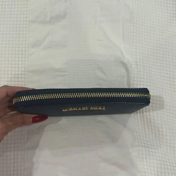 Michael Kors wallet - Picture 2 of 7